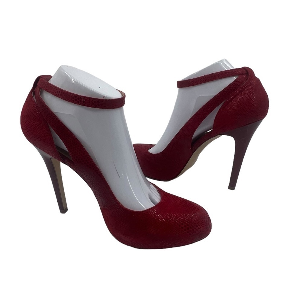 INC International Concepts Red Lucey Embossed Platform Pumps Size 8 Women's